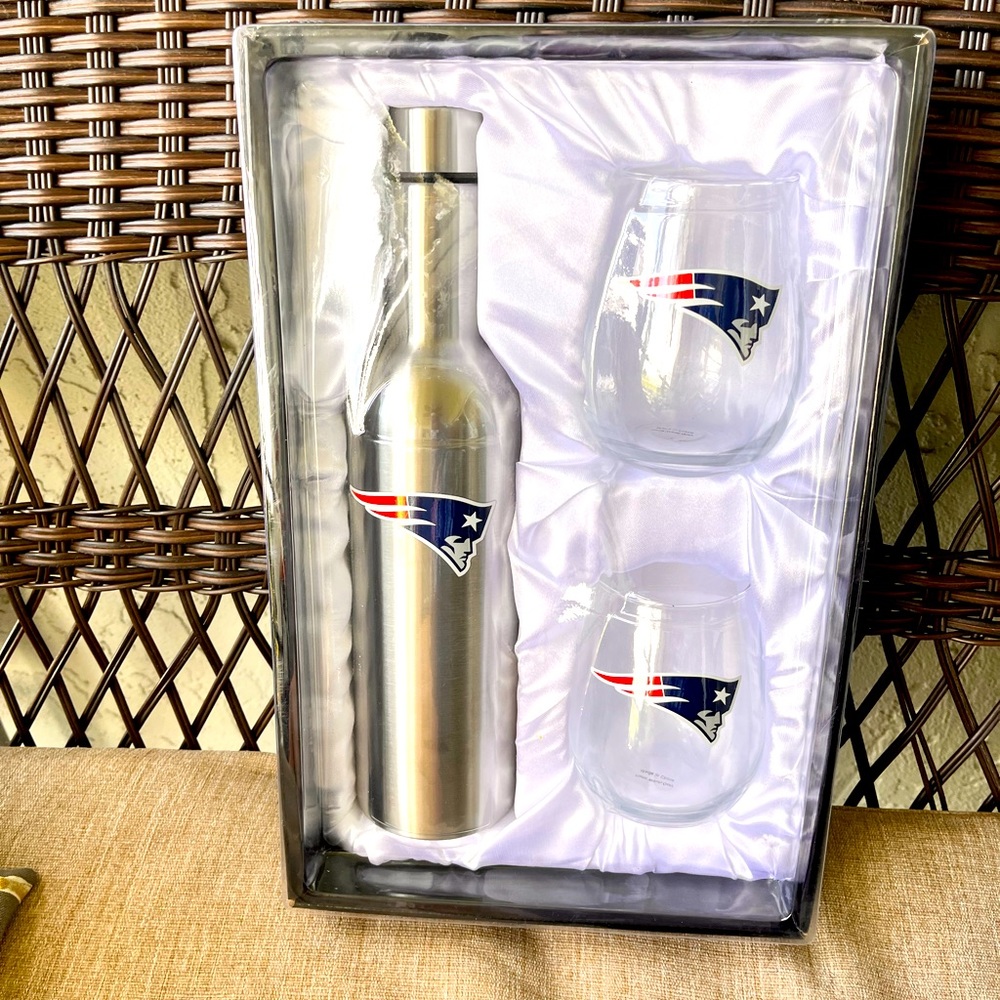 COPY - NWT NFL NEW ENGLAND PATRIOTS TUMBLER SET